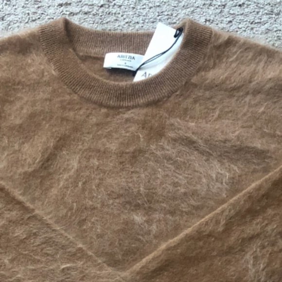 Aritzia Brushed Cashmere Relaxed CrewneckSweater.NWT. - Picture 3 of 8